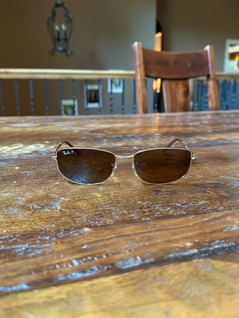 Men’s Gold Frame Sunglasses with Dark Lenses